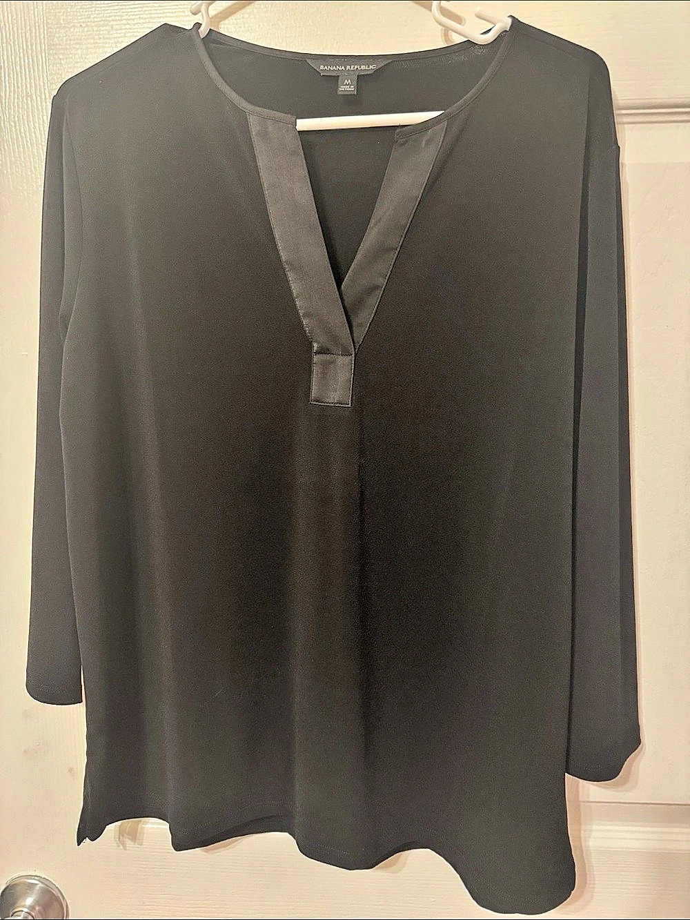 Banana Republic Black Long Sleeve Blouse Size Medium Like New